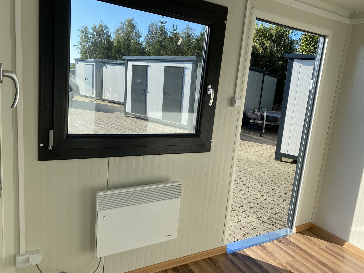 Container Ufficio 5×2,4 Metri con Bagno e Doccia | Modulo Completo Attrezzato 5 Container Ufficio 5×2,4 Metri con Bagno e Doccia | Modulo Completo Attrezzato - immagine 5