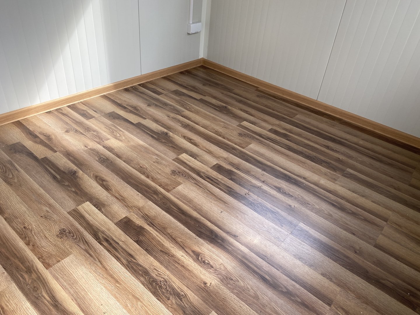 Container Ufficio 5×2,4 Metri con Bagno e Doccia | Modulo Completo Attrezzato 2 Container Ufficio 5×2,4 Metri con Bagno e Doccia | Modulo Completo Attrezzato - immagine 2