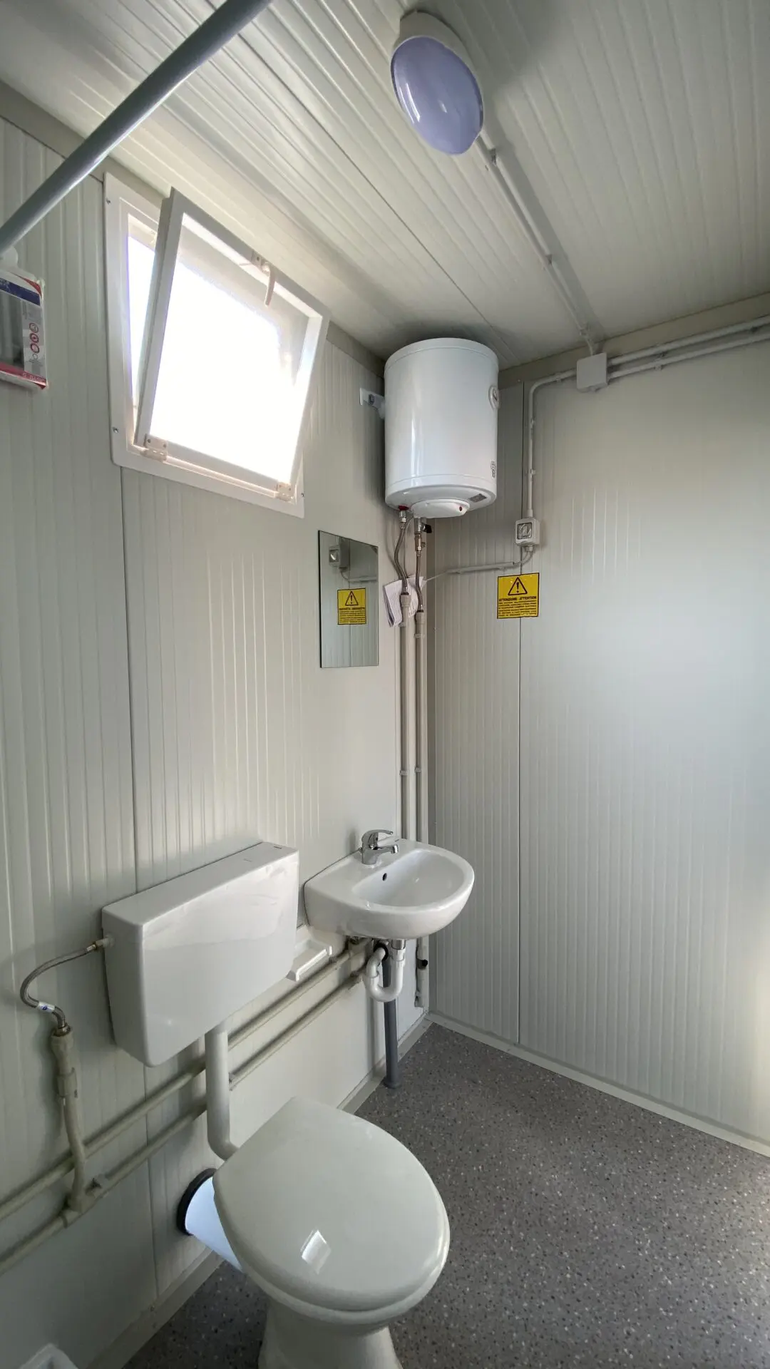 Box Prefabbricato 4 Metri – WC, Lavabo e Doccia Integrati 2 Box Prefabbricato 4 Metri – WC, Lavabo e Doccia Integrati - immagine 2