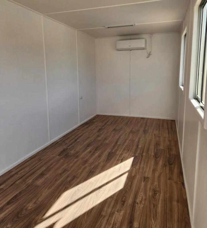 Ufficio Container 20 Piedi con Aria Condizionata Isolato| Sicurezza Rinforzata | Resistente al Fuoco 4 Ufficio Container 20 Piedi con Aria Condizionata Isolato| Sicurezza Rinforzata | Resistente al Fuoco - immagine 4